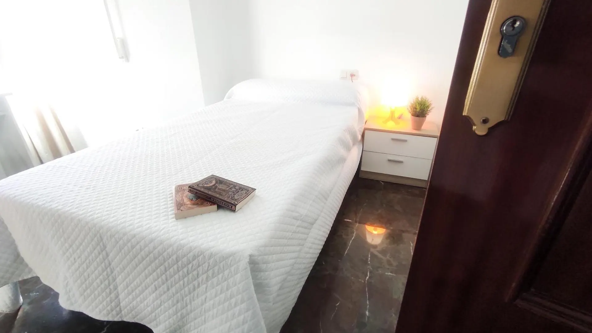 Guest house Piso Compartido Delyrent, Zona Corteingles Jaen